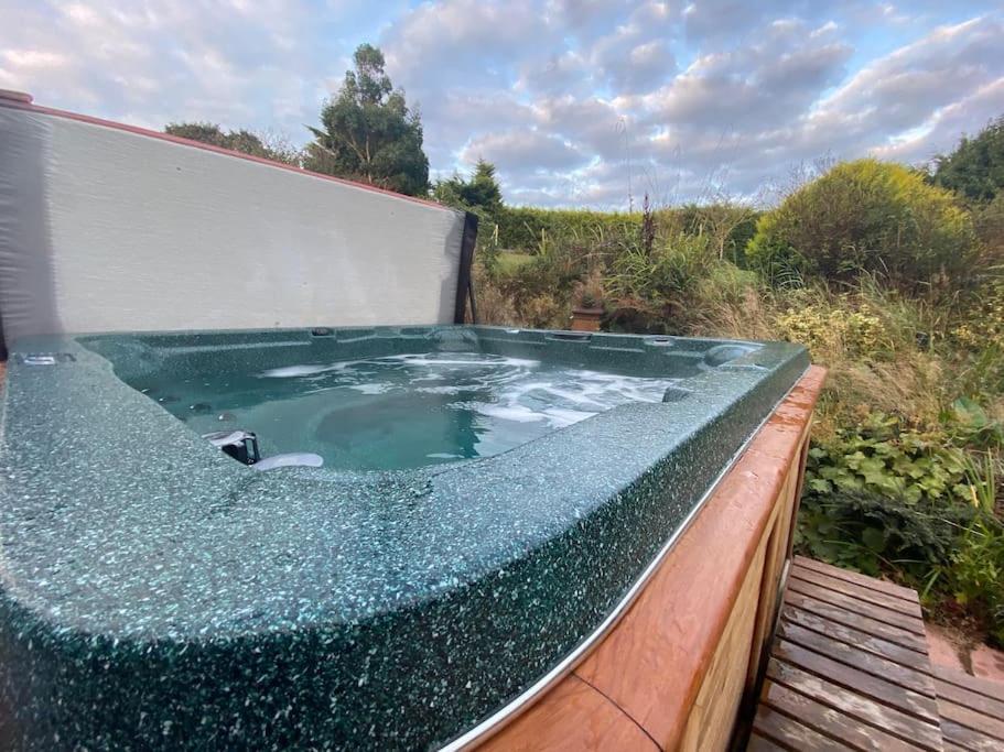 Jaw-Dropping Beach House In Anglesey Benllech Exterior photo