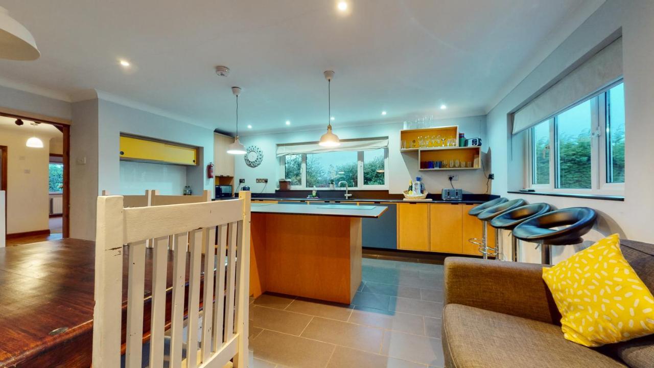 Jaw-Dropping Beach House In Anglesey Benllech Exterior photo