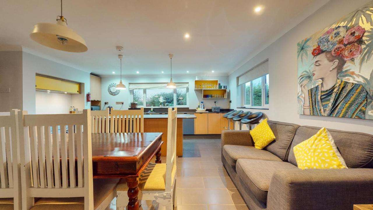 Jaw-Dropping Beach House In Anglesey Benllech Exterior photo