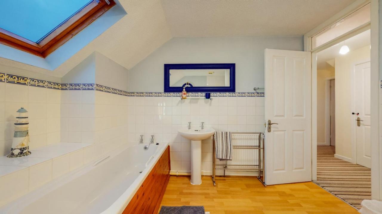 Jaw-Dropping Beach House In Anglesey Benllech Exterior photo